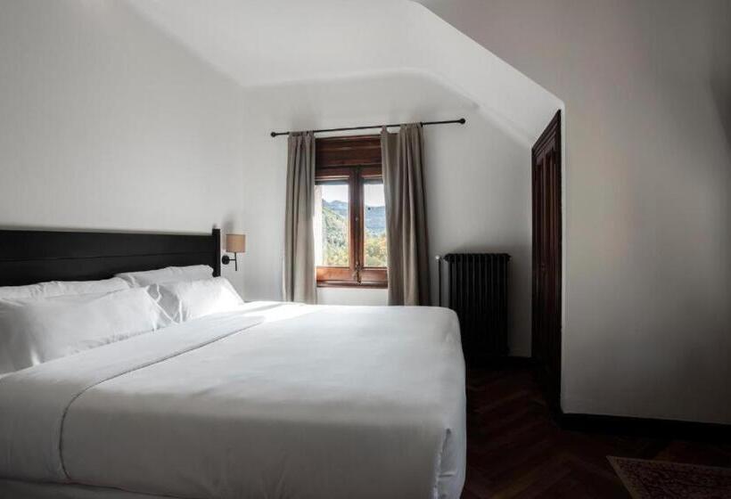 پانسیون Angelats Hotel   A Signature Boutique