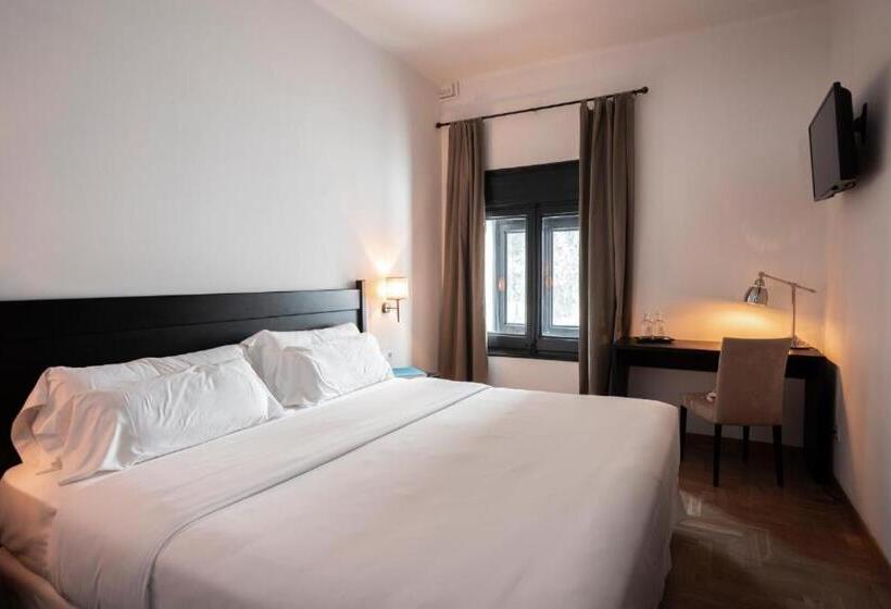 پانسیون Angelats Hotel   A Signature Boutique