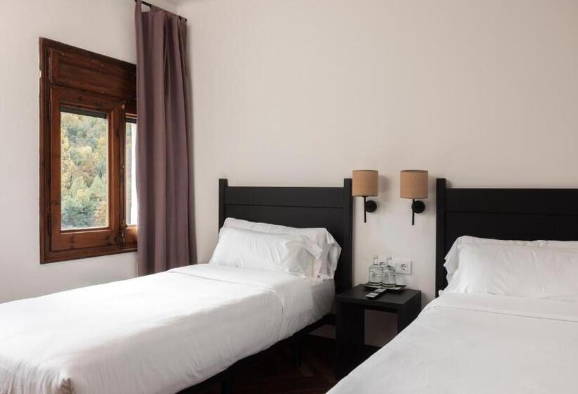 پانسیون Angelats Hotel   A Signature Boutique