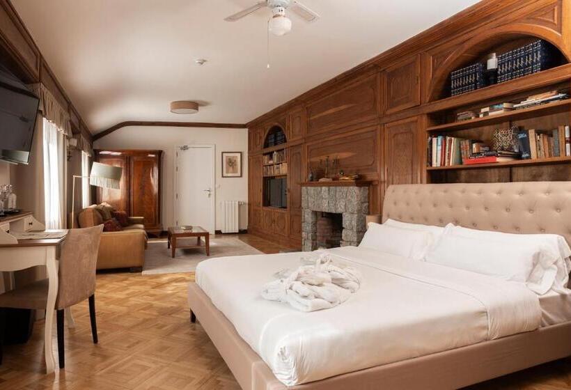 پانسیون Angelats Hotel   A Signature Boutique