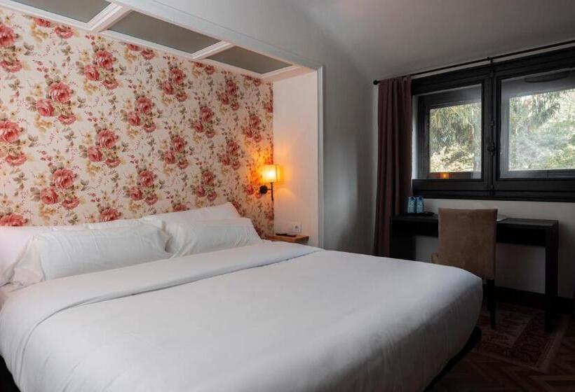 پانسیون Angelats Hotel   A Signature Boutique