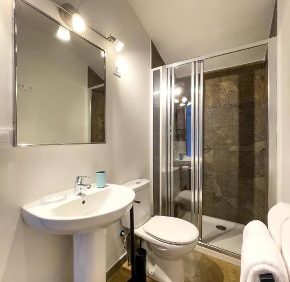 پانسیون Angelats Hotel   A Signature Boutique
