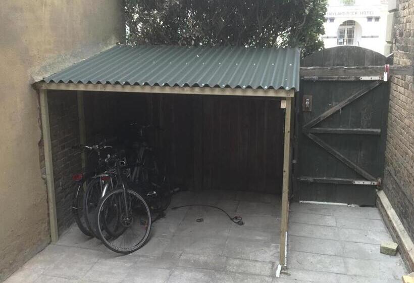 تختخواب و صبحانه Spectacular Sea View Double, With Exclusive Bathroom & Use Of Patio And Bike Store