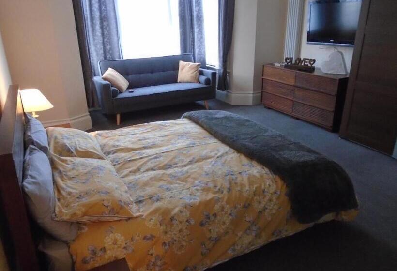 تختخواب و صبحانه Spectacular Sea View Double, With Exclusive Bathroom & Use Of Patio And Bike Store