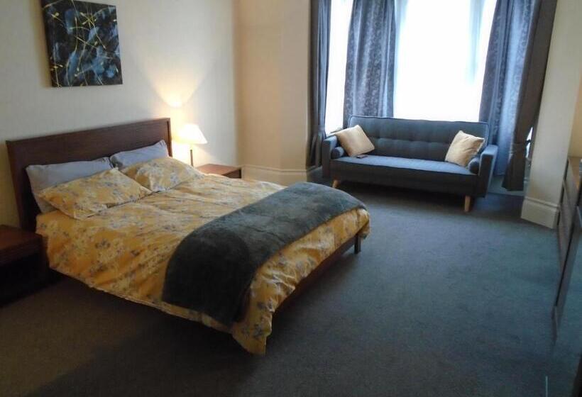 تختخواب و صبحانه Spectacular Sea View Double, With Exclusive Bathroom & Use Of Patio And Bike Store