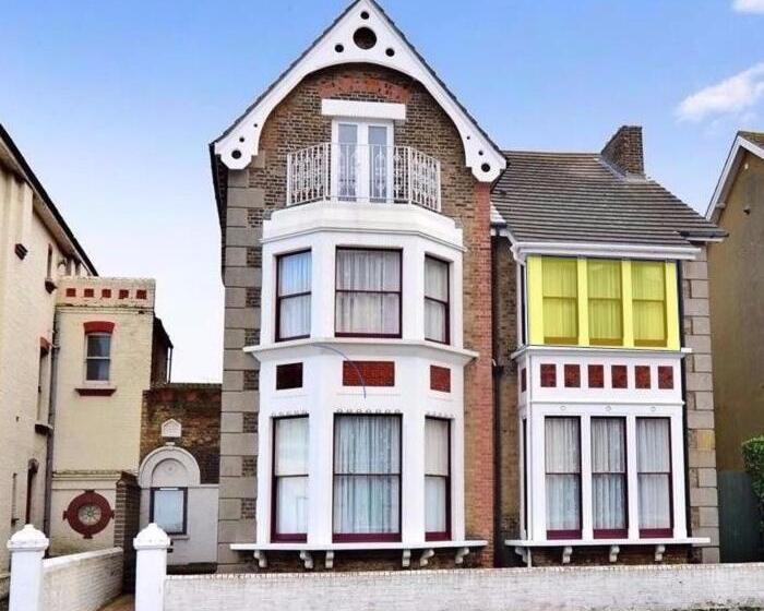 تختخواب و صبحانه Spectacular Sea View Double, With Exclusive Bathroom & Use Of Patio And Bike Store