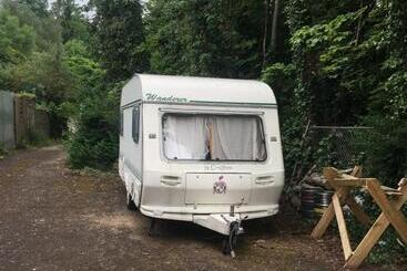 هتل کپسول Campervan Ehu Derry