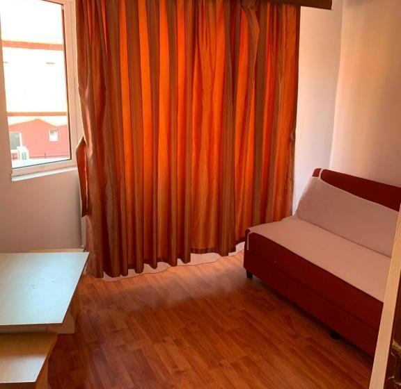 فندق Modern / Imobiliare Garcea Titu