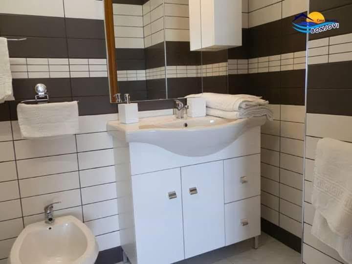 تختخواب و صبحانه Suite Fronte Mare