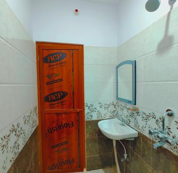 فندق Asha Palace Near Ram Janam Bhumi