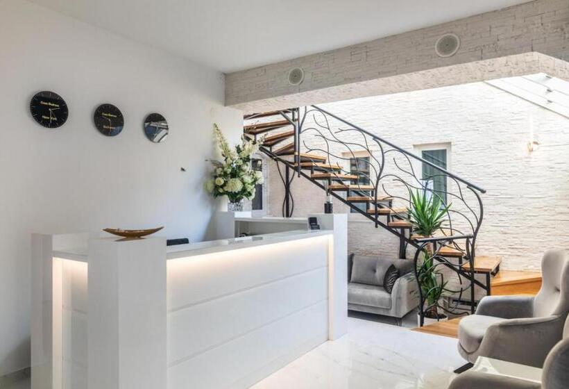 هتل Casa Andreea