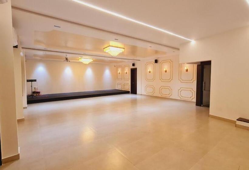 בית מלון כפרי Elegance Inn