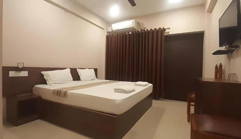 호텔 Plaza Tourist Home