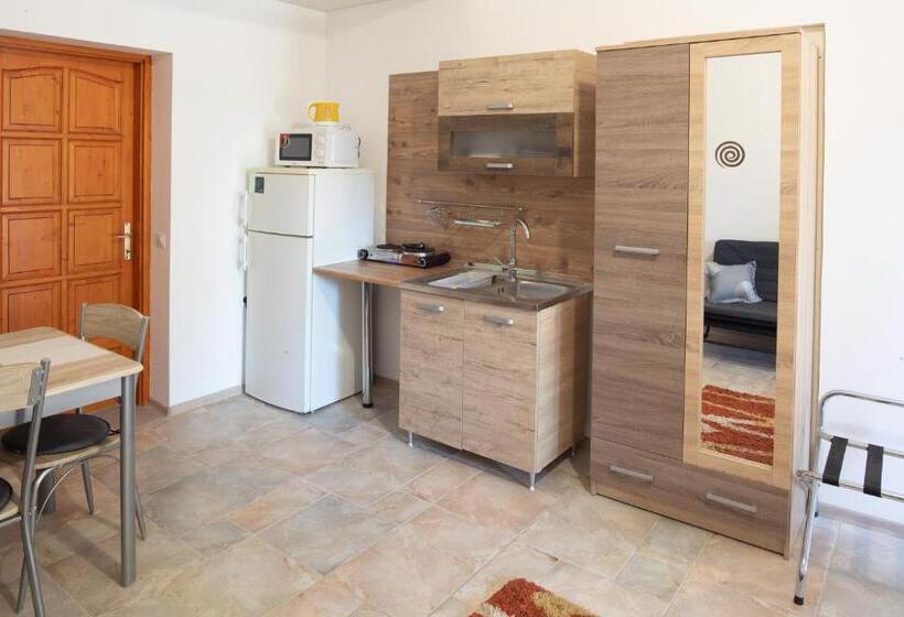 פנסיון Family Farm Vendégház