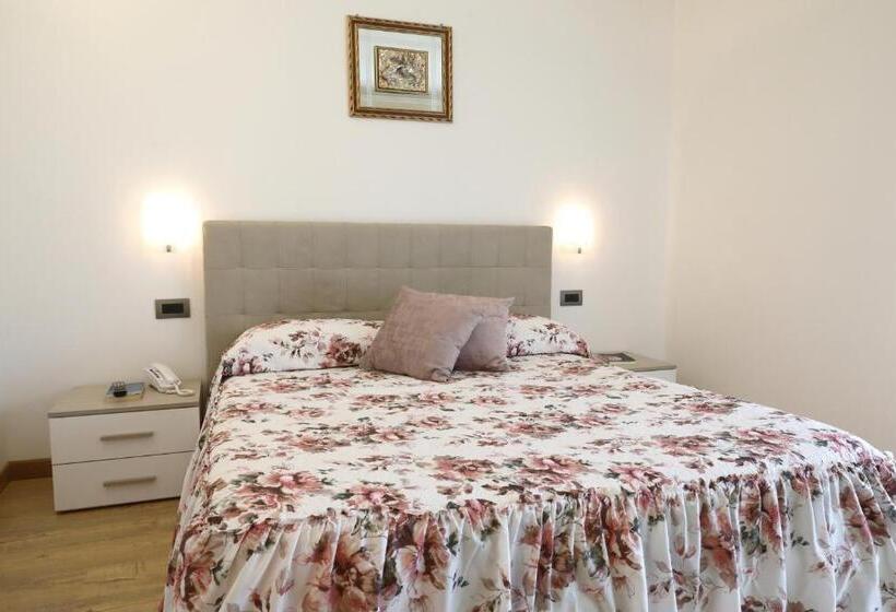 هتل Albergo Alla Spiaggia