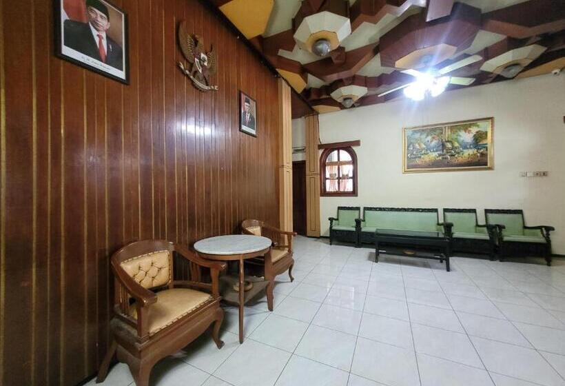 ホテル Dirgahayu Ponorogo