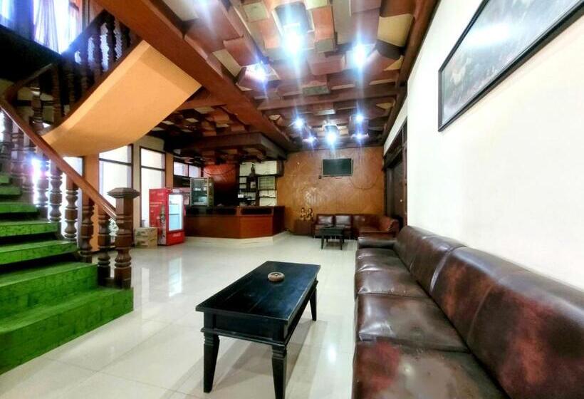 ホテル Dirgahayu Ponorogo
