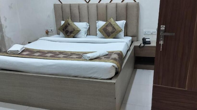 هتل Om Guesthouse