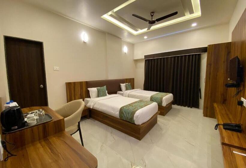 ホテル The Grand Sarovar Inn And Suites