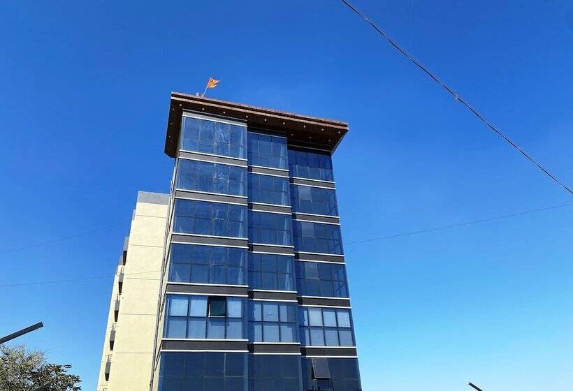 ホテル The Grand Sarovar Inn And Suites