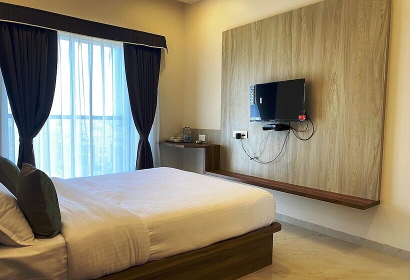 ホテル The Grand Sarovar Inn And Suites