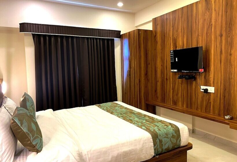 ホテル The Grand Sarovar Inn And Suites