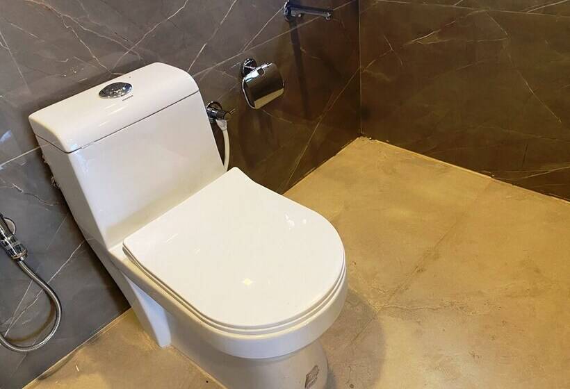 ホテル The Grand Sarovar Inn And Suites