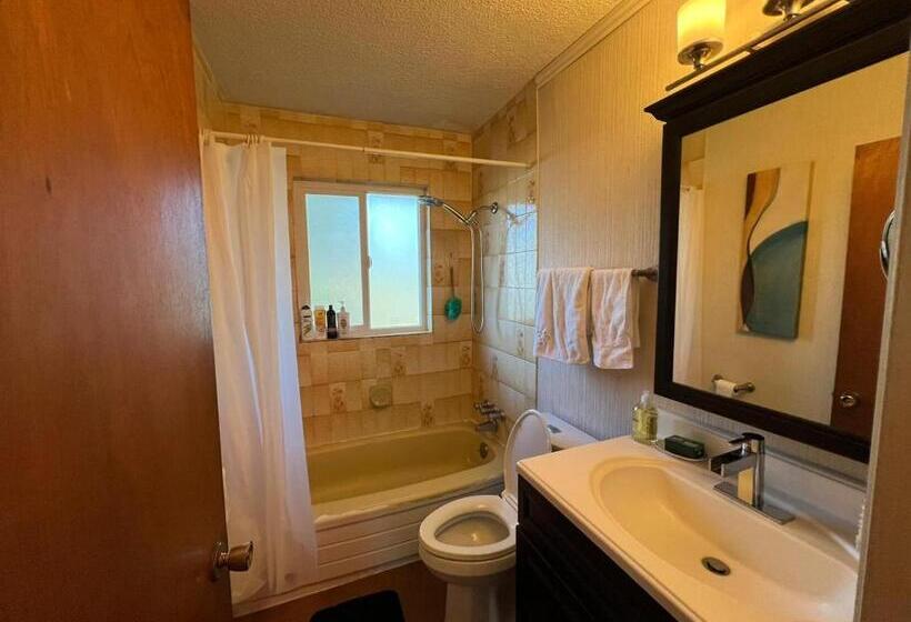 膳宿费 Private Queen Bed In Delta/surrey With Garden View