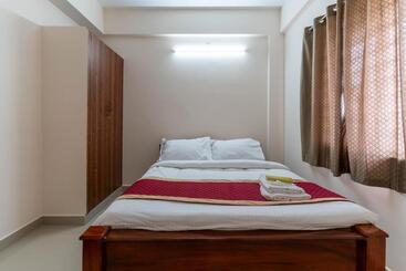 هتل Aishwaryam Service Apartment