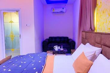 هتل American Royal Lodge