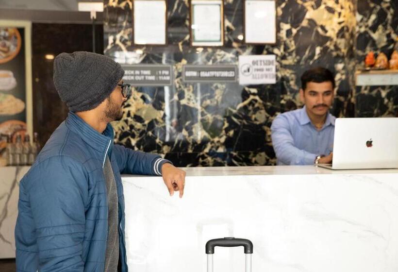 فندق B2l Hills At Tapoavn