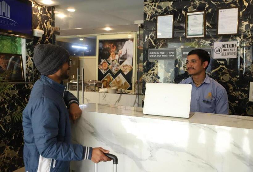 فندق B2l Hills At Tapoavn