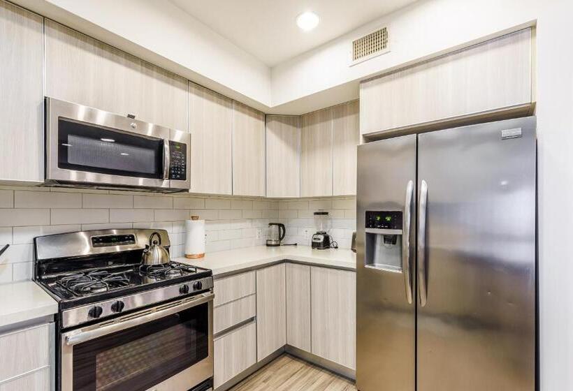 هتل Fully Furnished Apartments Near Hollywood Walk Of Fame