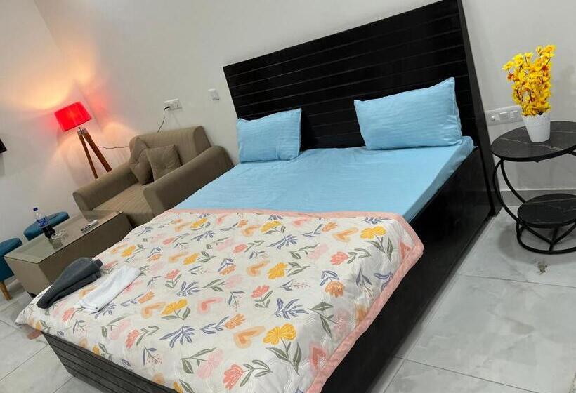 Отель Meadow Suites ! Comfortable Stay