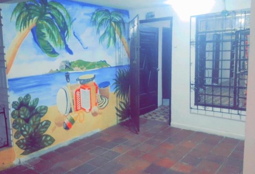 ホテル Hostal Nuevo Hollywood