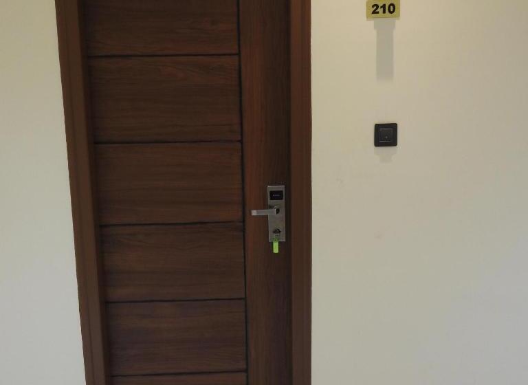 호텔 Nueva Boarding And Lodging