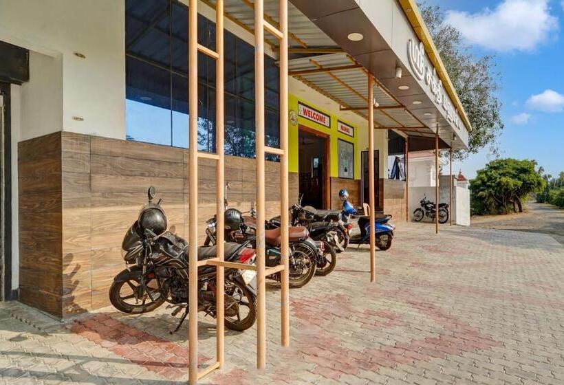 בית מלון כפרי Oyo Sri Sakthi Residency