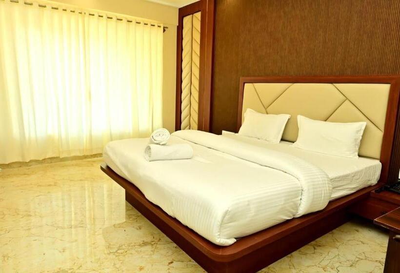 בית מלון כפרי Downtown Pr Groups Raashi Residency