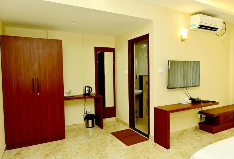 בית מלון כפרי Downtown Pr Groups Raashi Residency