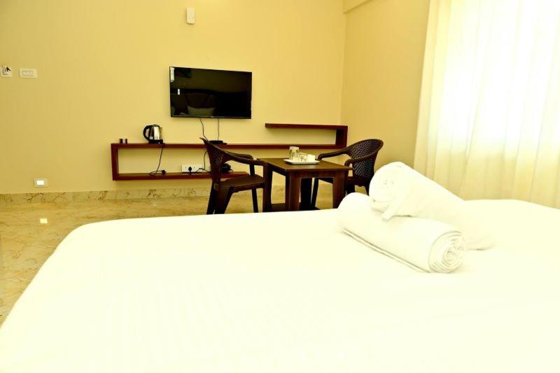 בית מלון כפרי Downtown Pr Groups Raashi Residency