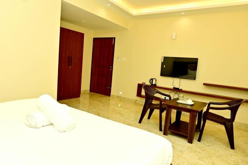 בית מלון כפרי Downtown Pr Groups Raashi Residency