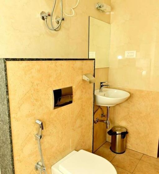 בית מלון כפרי Downtown Pr Groups Raashi Residency