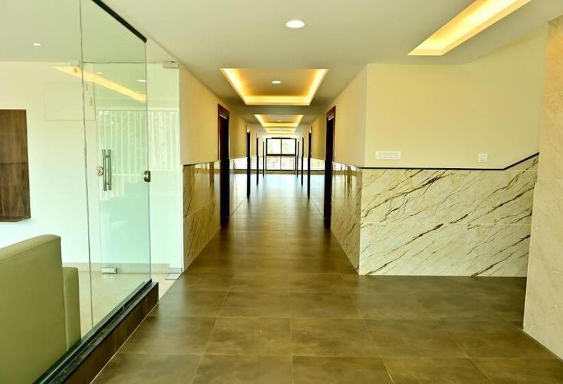 בית מלון כפרי Downtown Pr Groups Raashi Residency