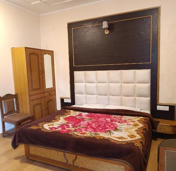 ホテル Hidden Chalet Nainital Near Mall Road   Luxury Room   Excellent Customer Service