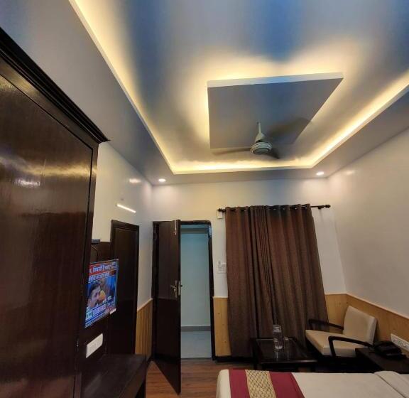 ホテル Hidden Chalet Nainital Near Mall Road   Luxury Room   Excellent Customer Service