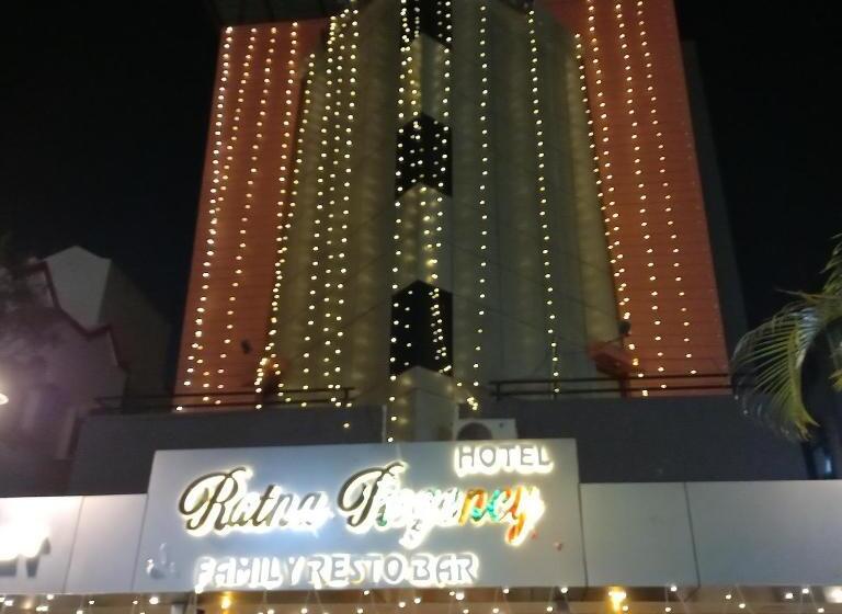 בית מלון כפרי Ratna Regency