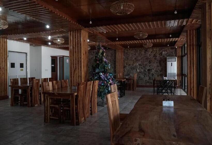 هتل The Blessed Purple Bamboo Beach Resort