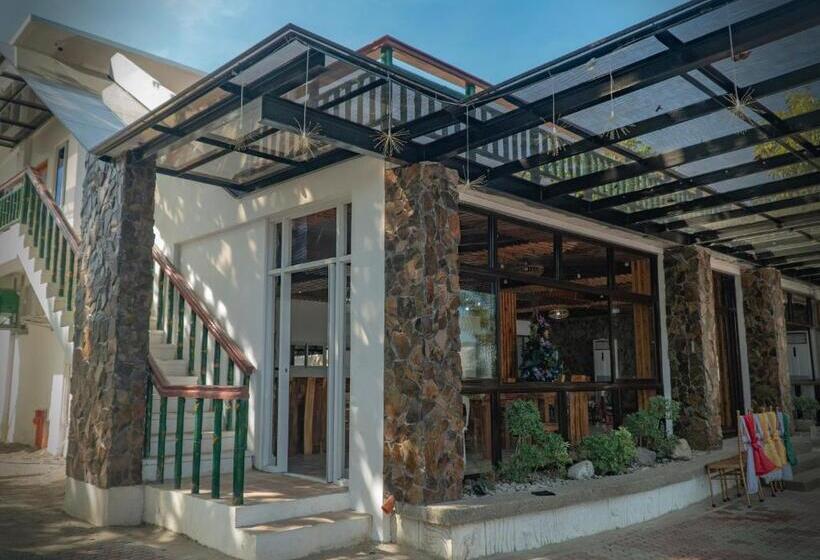 هتل The Blessed Purple Bamboo Beach Resort