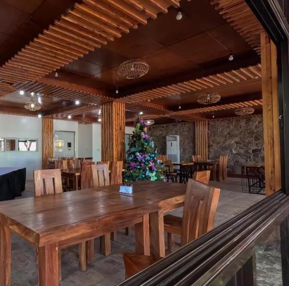 هتل The Blessed Purple Bamboo Beach Resort