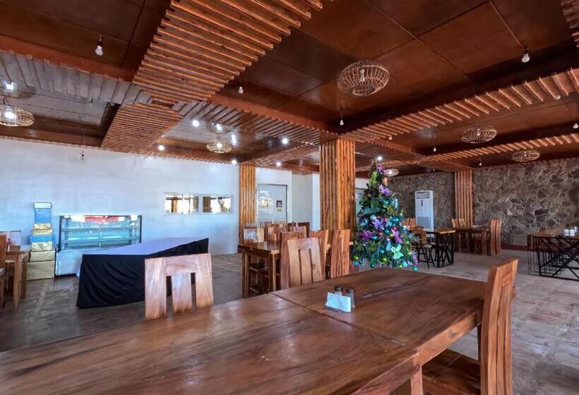 هتل The Blessed Purple Bamboo Beach Resort